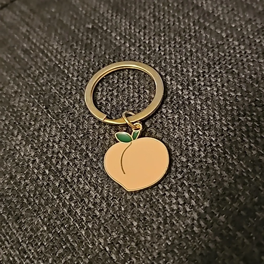 Peach Keychain🎄36